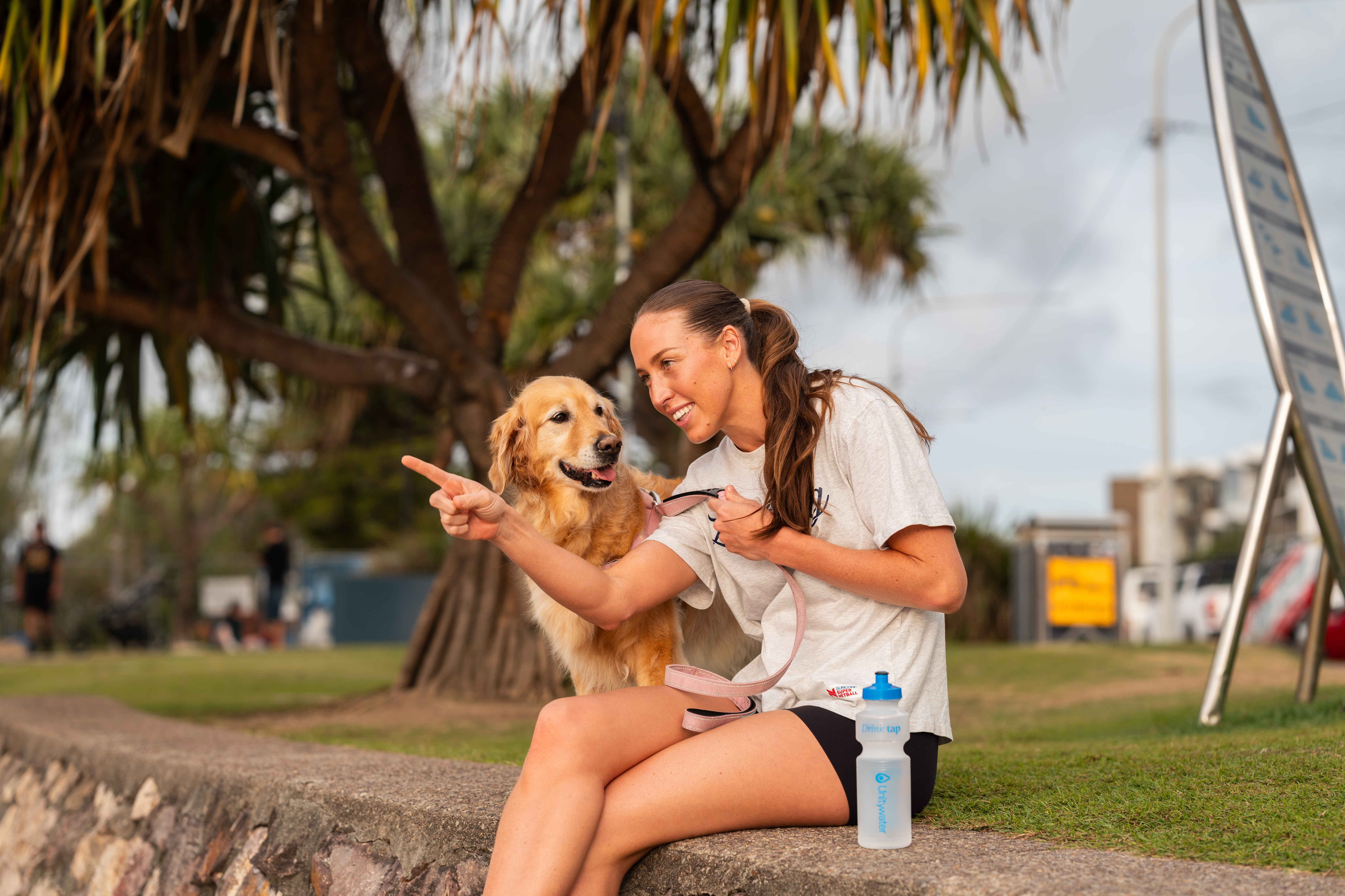Cara Koenen pointing with dog - fill up show up